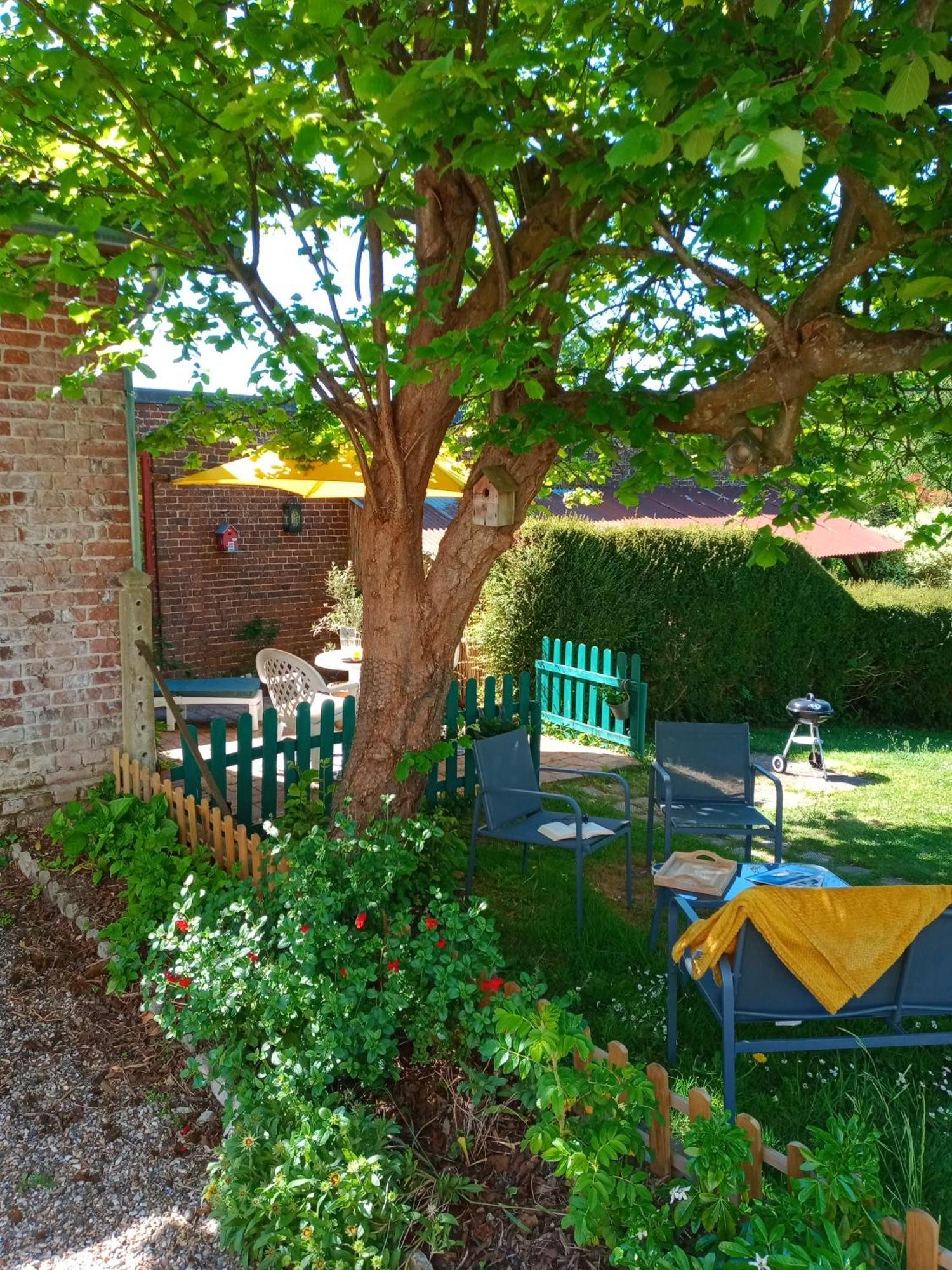 Le Paris Londres Bed & Breakfast Mesnieres-en-Bray Ruang foto